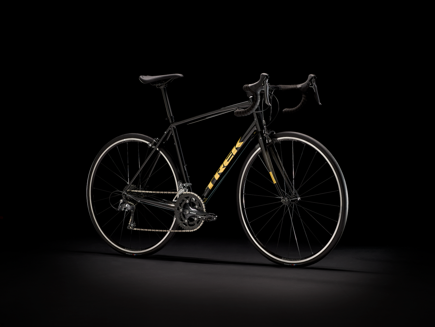 The Best Entry-Level Endurance Road Bike for Beginners

Looking for the perfect entry-level road bike? The Domane AL 2 is your gateway to comfortable and enjoyable road biking. Designed with an Isospeed comfort fork, this endurance bike offers a smooth, stable ride on long-distance cycling routes. It's lightweight, versatile, and easy to customize with accessories, making it an excellent choice for those new to road cycling. Fitness cycling. Reliable road bike.